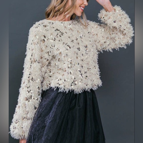 Elle Sequin Woven Top - Picture 3 of 10